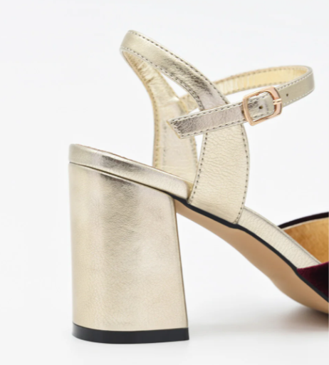 ZAPATO TERCIOPELO BURDEOS Y TACÓN DORADO
